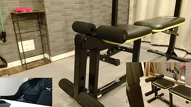 Snapshot of Stretch-man chatting on 11.26.25 Stretch-man online show from 11.26.25