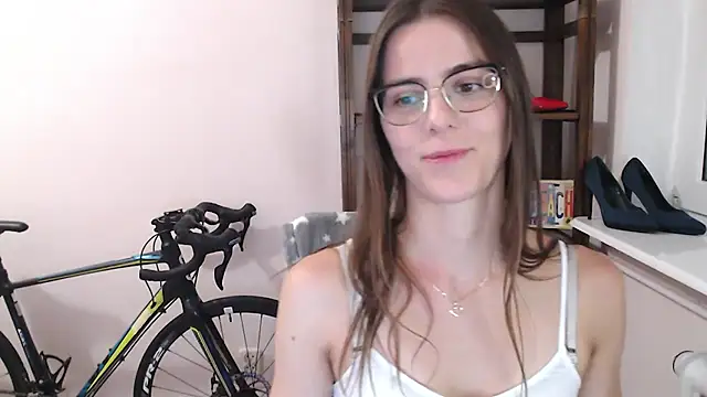 Snapshot of love_megi chatting on 04.18.26 love megi online show from 04.18.26