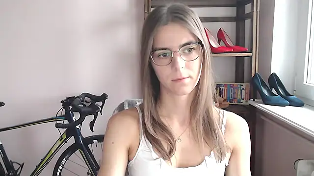 Snapshot of love_megi chatting on 04.25.26 love megi online show from 04.25.26