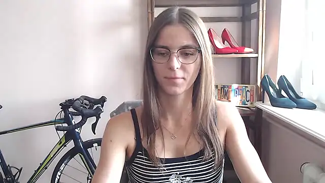 Snapshot of love_megi chatting on 05.04.26 love megi online show from 05.04.26