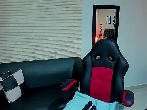  LiilyWong online show from 11.06.25