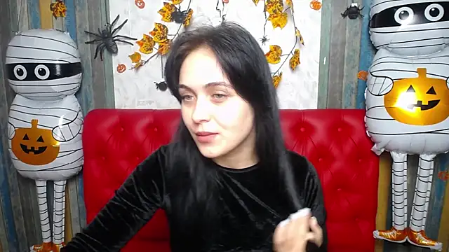 Snapshot of IziPaterson chatting on 10.23.25 IziPaterson online show from 10.23.25