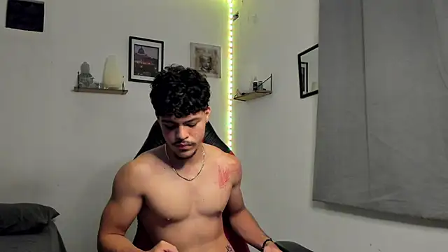 Snapshot of ares_parker2 chatting on 03.19.25 ares parker2 online show from 03.19.25