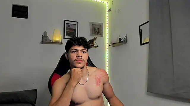 Snapshot of ares_parker2 chatting on 03.21.25 ares parker2 online show from 03.21.25