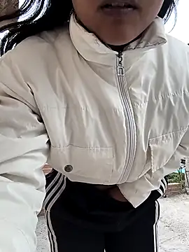 bella warzon online show from 10.05.25