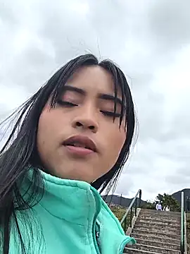 bella warzon online show from 10.17.25