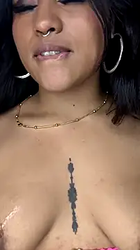 Snapshot of bella_warzon chatting on 04.17.26 bella warzon online show from 04.17.26