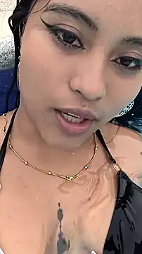 Snapshot of bella_warzon chatting on 05.16.26 bella warzon online show from 05.16.26