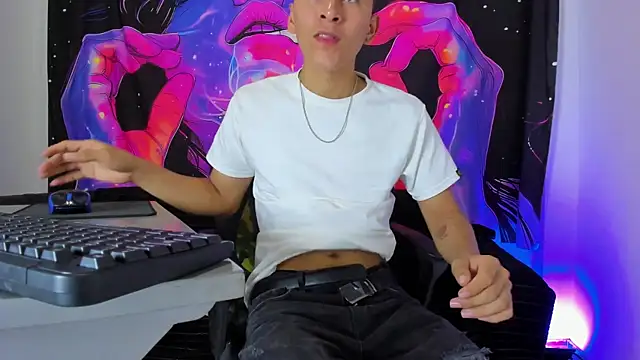 Snapshot of MAXXY_CUTE chatting on 03.21.25 MAXXY CUTE online show from 03.21.25