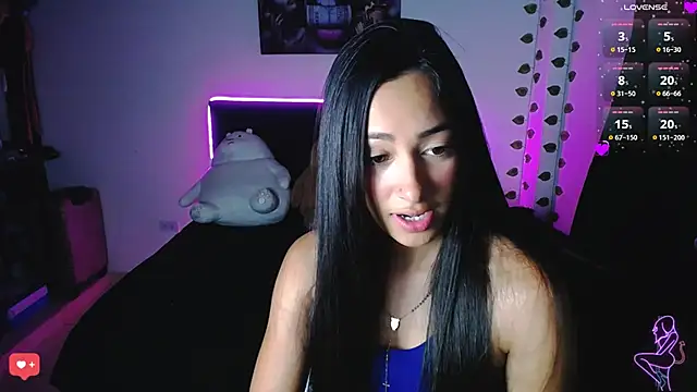 Snapshot of Vickysth chatting on 03.07.25 Vickysth online show from 03.07.25