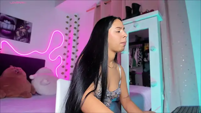Snapshot of Vickysth chatting on 10.17.25 Vickysth online show from 10.17.25