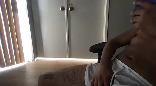 Snapshot of flores6cachondo9 chatting on 03.22.25 flores6cachondo9 online show from 03.22.25