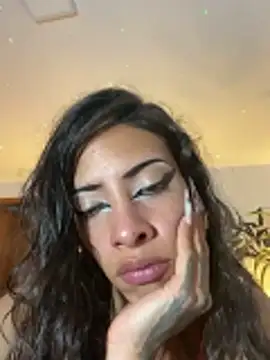 Lia Valmont online show from 04.10.26