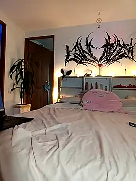 Lia Valmont online show from 04.22.26