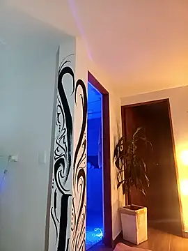 Lia Valmont online show from 04.23.26