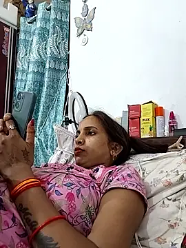 Snapshot of Hotty-Nidhi chatting on 06.04.26 Hotty-Nidhi online show from 06.04.26