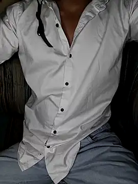 Snapshot of HARSHHU01 chatting on 10.24.25 HARSHHU01 online show from 10.24.25