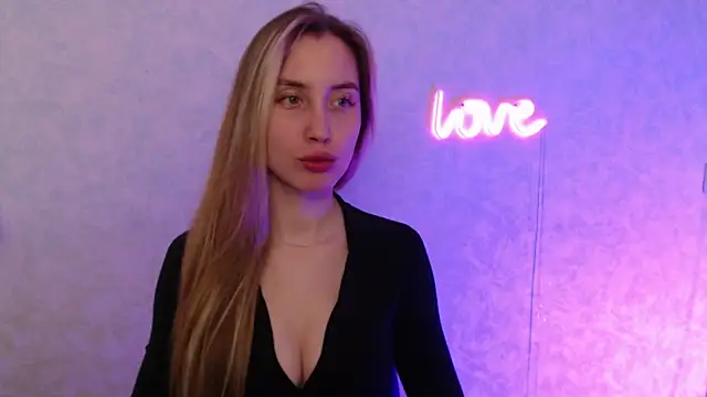 MiaMoore333 online show from 03.18.25