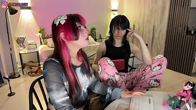 Snapshot of h3ntai_baby chatting on 07.15.26 h3ntai baby online show from 07.15.26
