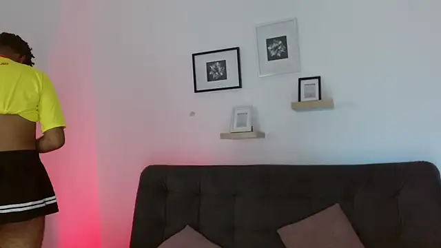 Snapshot of julian_vogue chatting on 03.20.25 julian vogue online show from 03.20.25