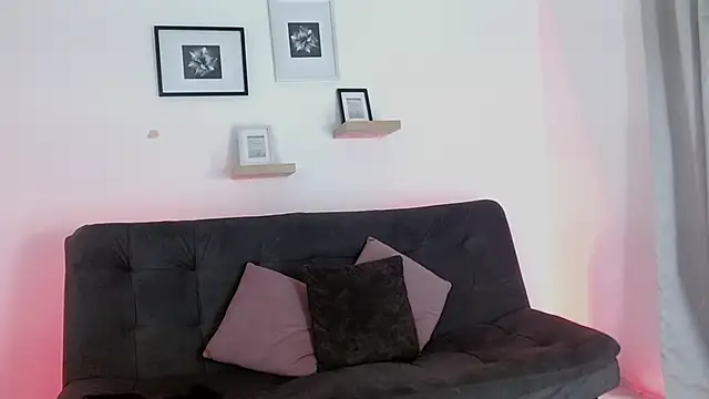 Snapshot of julian_vogue chatting on 03.21.25 julian vogue online show from 03.21.25