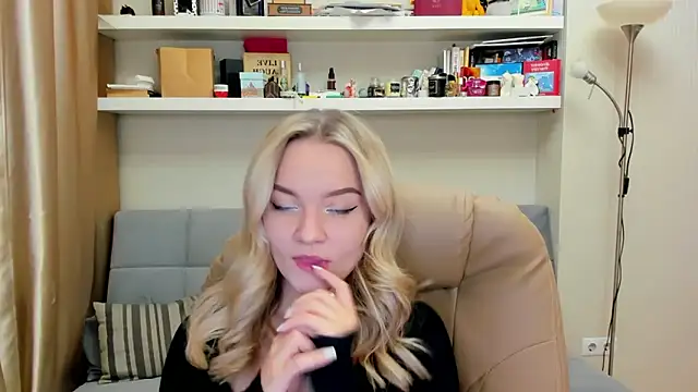 Kara Smith  online show from 02.16.25