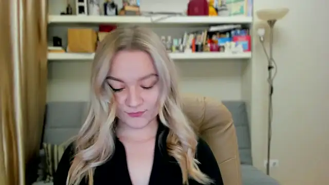 Kara Smith  online show from 11.03.25