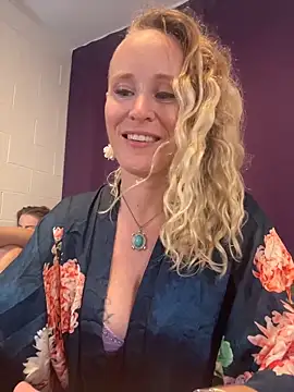 Snapshot of SusieandLacey chatting on 06.14.26 SusieandLacey online show from 06.14.26
