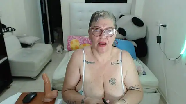 Snapshot of Olgahunder chatting on 02.10.26 Olgahunder online show from 02.10.26