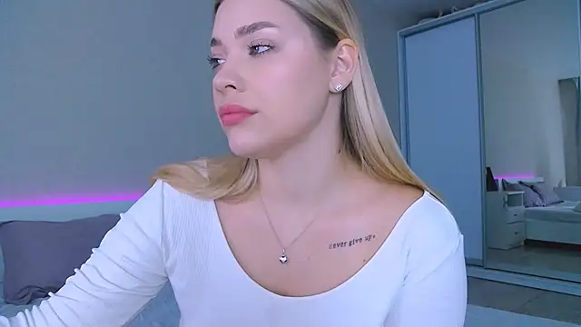 Snapshot of DIANAxxxDIAMOND chatting on 10.02.25 DIANAxxxDIAMOND online show from 10.02.25