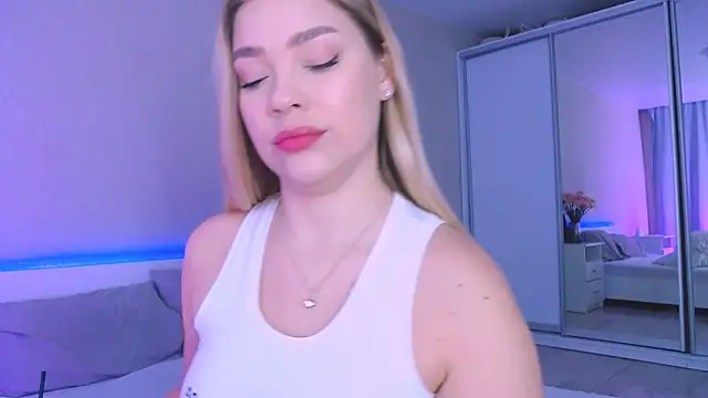 Snapshot of DIANAxxxDIAMOND chatting on 10.10.25 DIANAxxxDIAMOND online show from 10.10.25