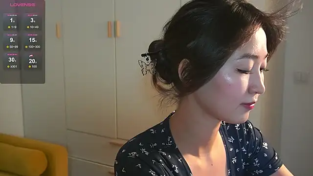 SeulBi online show from 03.14.25