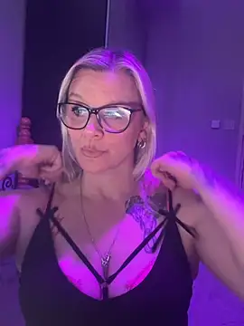 Curvy-Cleo online show from 04.18.26