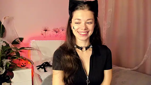 Eva McCoy online show from 10.30.25