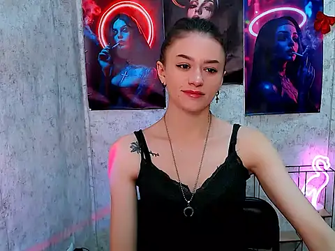 Snapshot of LanaTey chatting on 12.19.25 LanaTey online show from 12.19.25