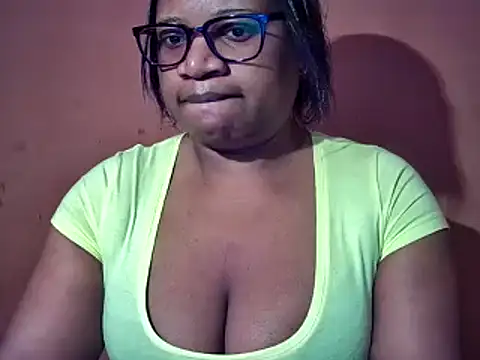 Snapshot of sexyamanda_ chatting on 09.30.25 sexyamanda online show from 09.30.25