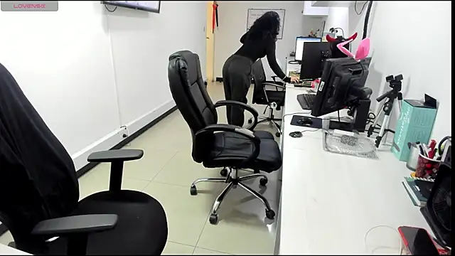 Snapshot of jenn_cg chatting on 10.13.25 jenn cg online show from 10.13.25