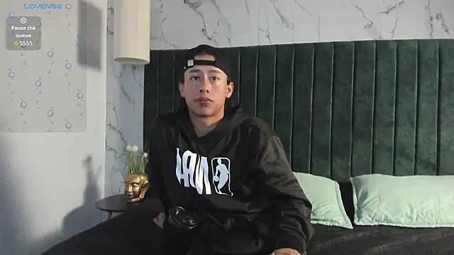 Snapshot of labrinthteasing chatting on 02.01.26 labrinthteasing online show from 02.01.26