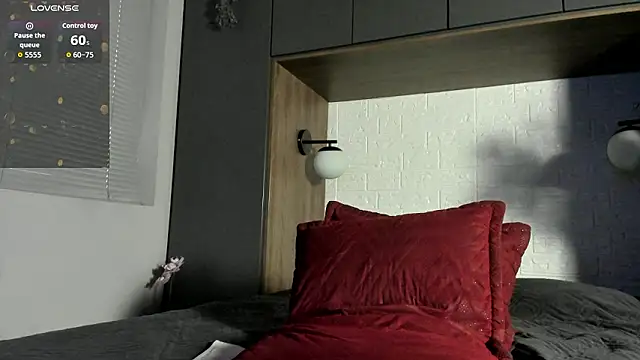 Snapshot of labrinthteasing chatting on 02.13.26 labrinthteasing online show from 02.13.26