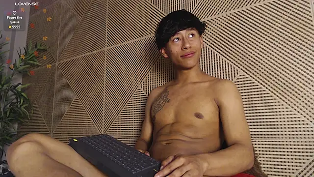 Snapshot of labrinthteasing chatting on 02.16.26 labrinthteasing online show from 02.16.26