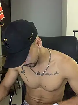 Snapshot of NicolasChest_xxx chatting on 07.01.26 NicolasChest xxx online show from 07.01.26