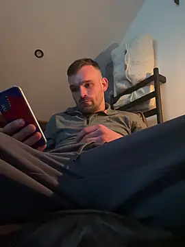 Snapshot of LKC94 chatting on 03.22.25 LKC94 online show from 03.22.25