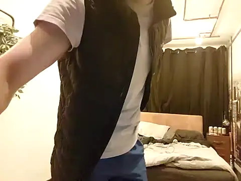 Snapshot of LKC94 chatting on 09.13.25 LKC94 online show from 09.13.25