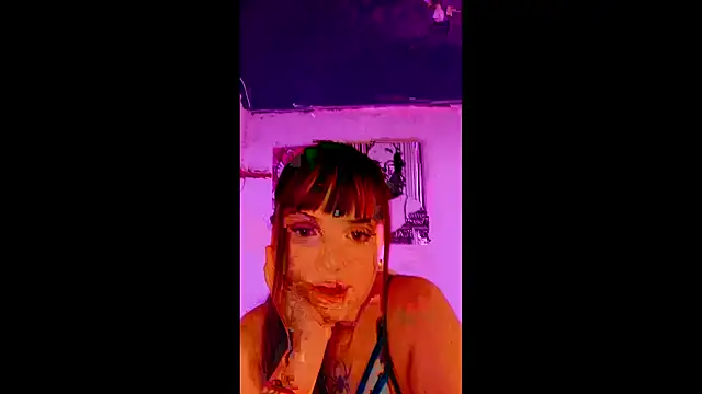 Snapshot of LoganPeny chatting on 03.19.25 LoganPeny online show from 03.19.25