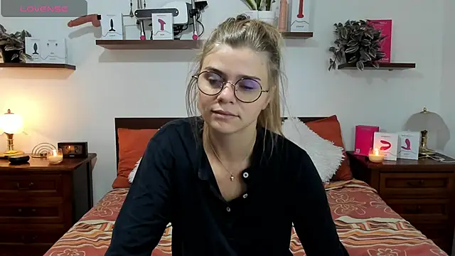 HaleyReedme online show from 10.06.25