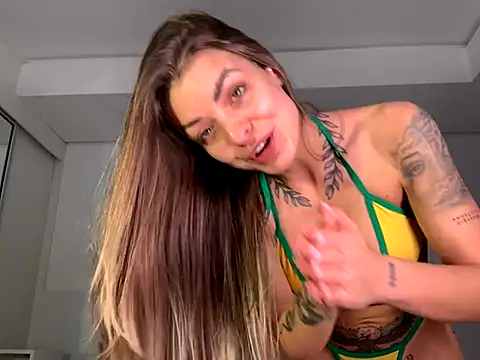 Snapshot of azimmer__ chatting on 10.06.25 azimmer online show from 10.06.25