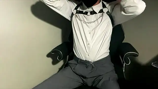 Snapshot of one_app chatting on 11.23.25 one app online show from 11.23.25