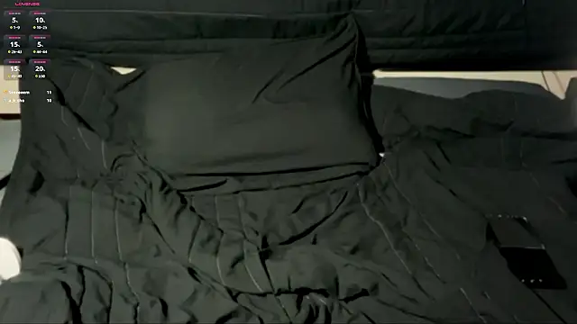 Snapshot of one_app chatting on 11.28.25 one app online show from 11.28.25