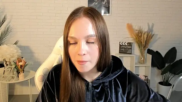 LoisCubitt online show from 03.13.25