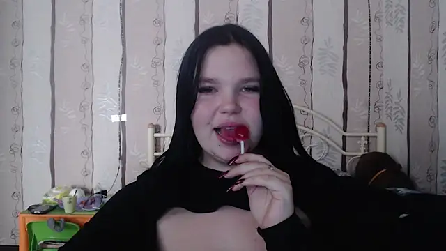 Victoriakot online show from 03.18.25